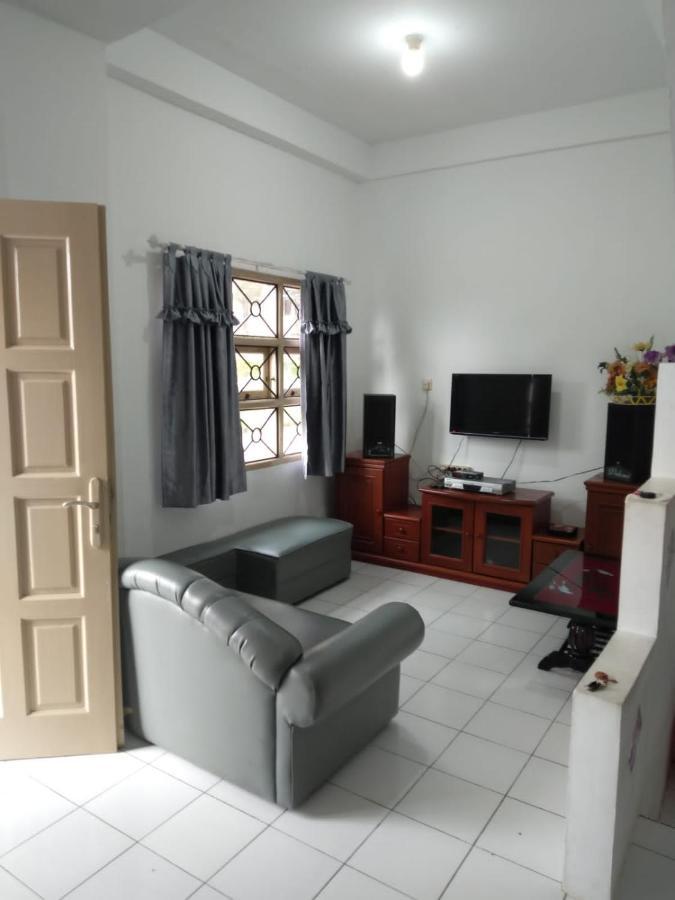 Villa Bukit Indah Берастаги Экстерьер фото